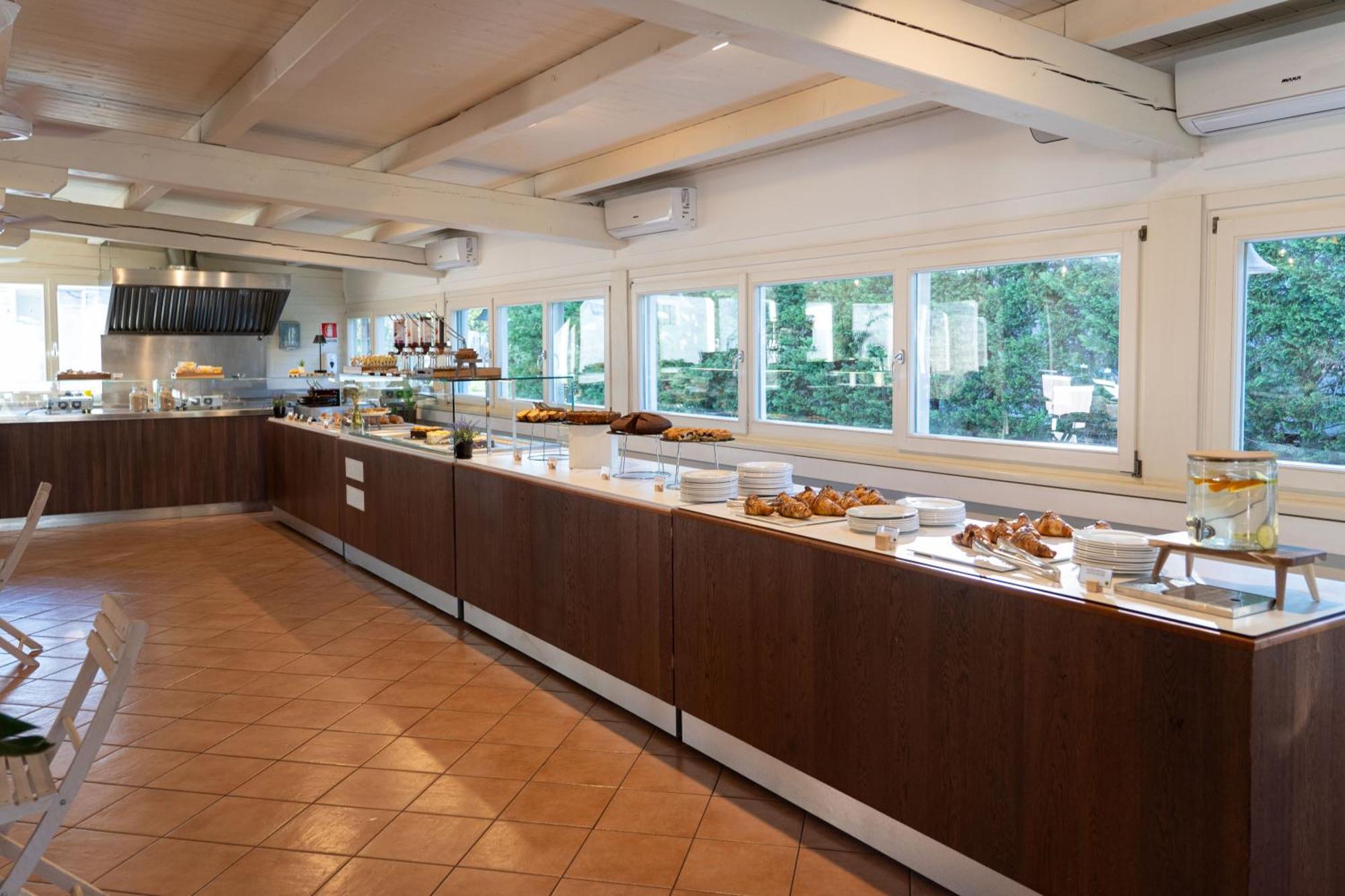Hotel Club Del Sole Adriano Family Collection Punta Marina Exterior foto